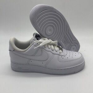 Women’s Nike Air Force 1 ‘07 Flyease DX5883-100 White NWOB